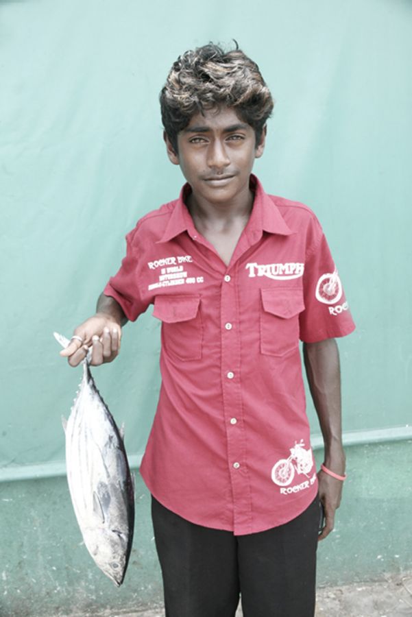 Maldivain-boy-with-fish-at-market